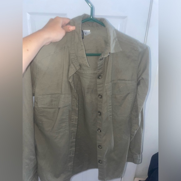 Green button up - Picture 5 of 5